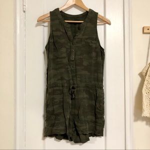 Sanctuary green army print romper sleeveless small